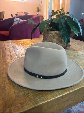 Wide-Brim Felt Fedora Hat in Beige with Black Band